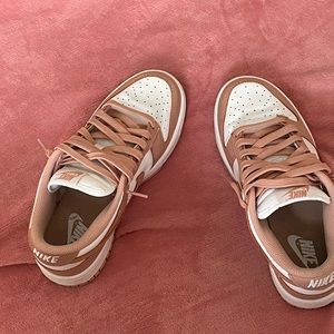 Nike dunks ”rose gold”